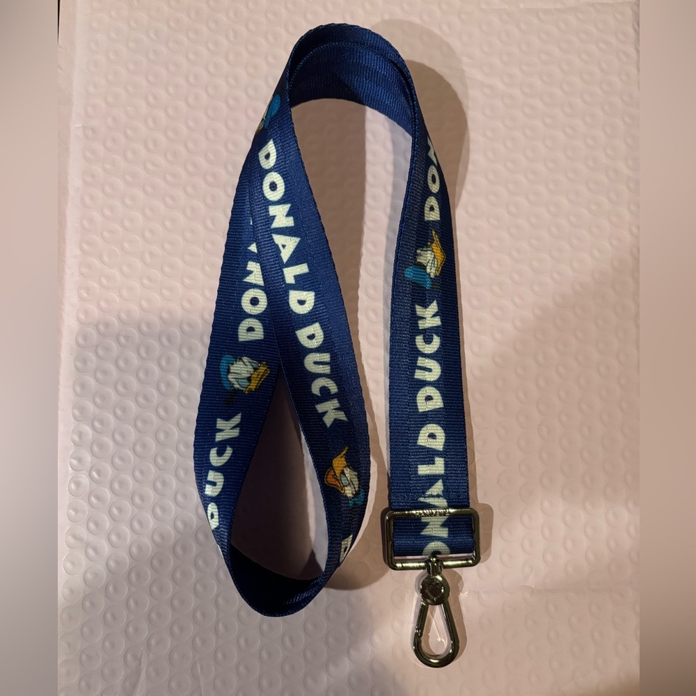 Harvey’s Seatbelt Disney Donald Duck Lanyard / NEW un-used without tags